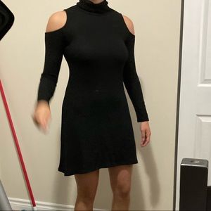 TURTLENECK SHOULDER CUT-OUT AMERICAN EAGLE DRESS